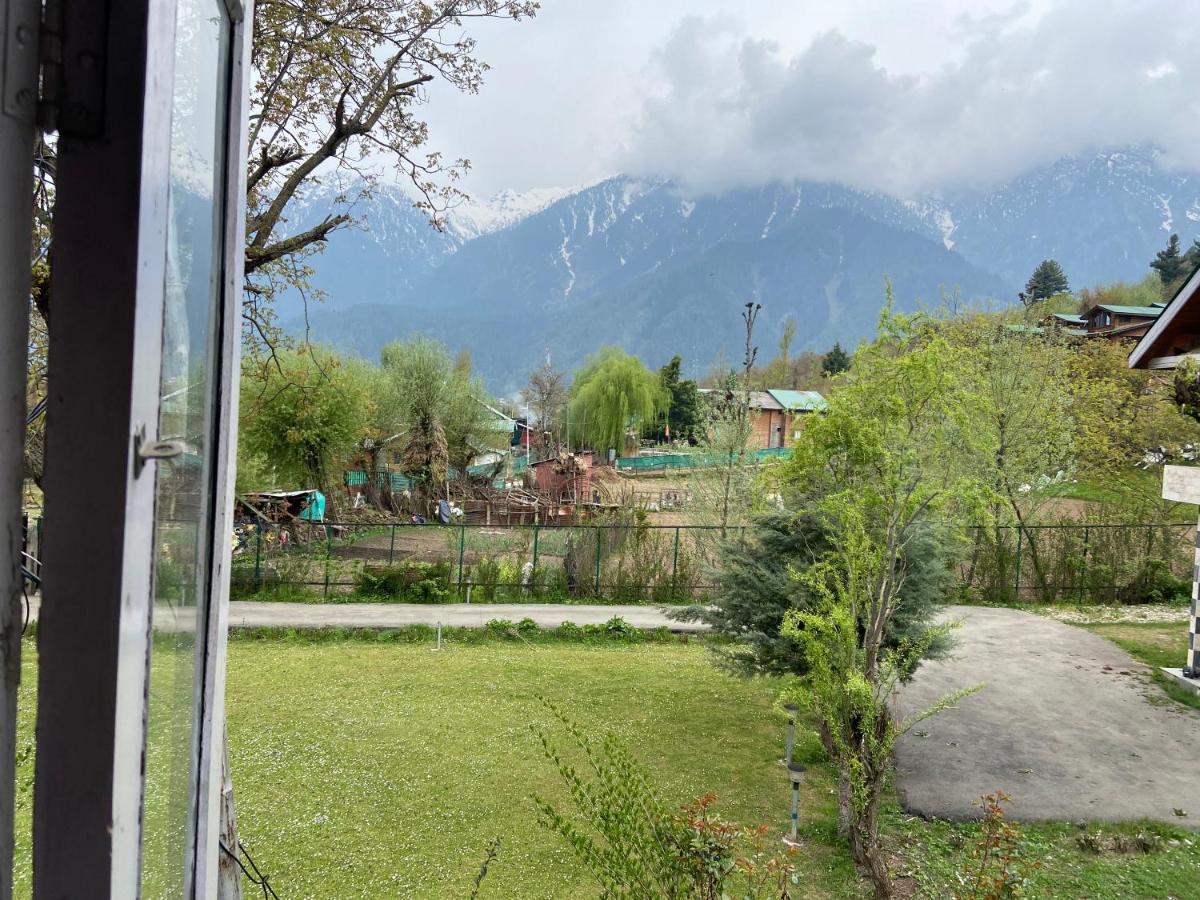 PK cottage Pahalgām Esterno foto