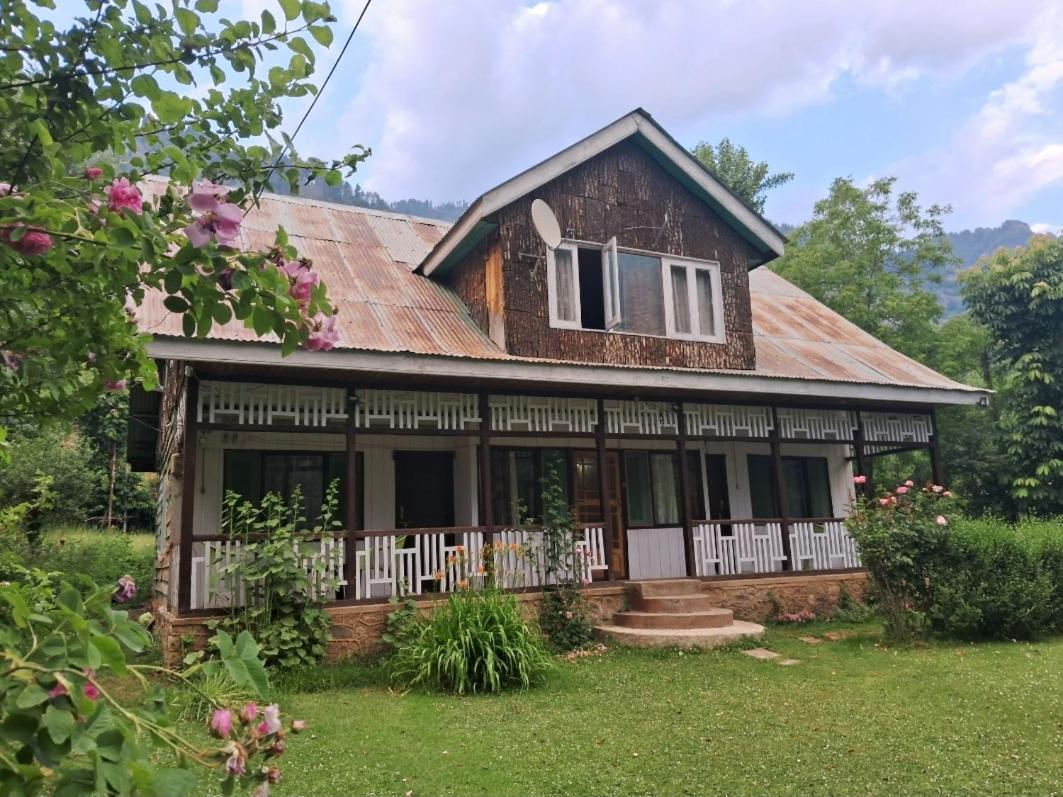 PK cottage Pahalgām Esterno foto