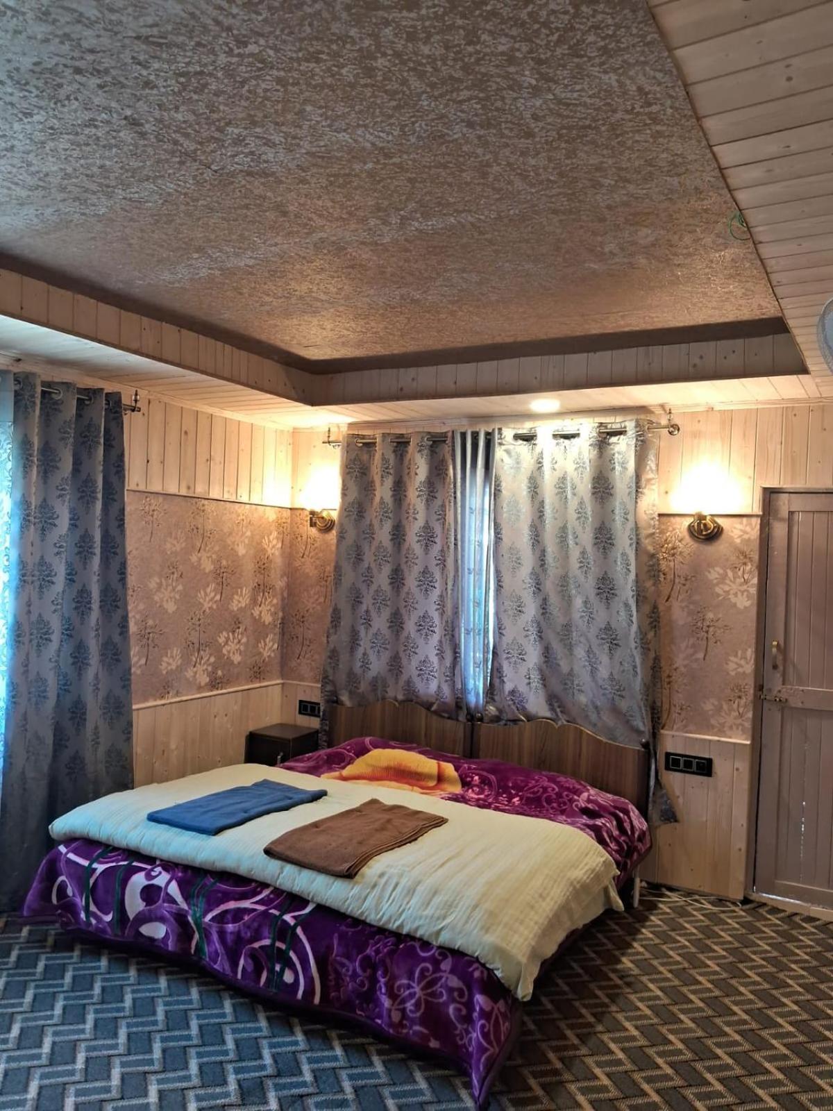 PK cottage Pahalgām Esterno foto